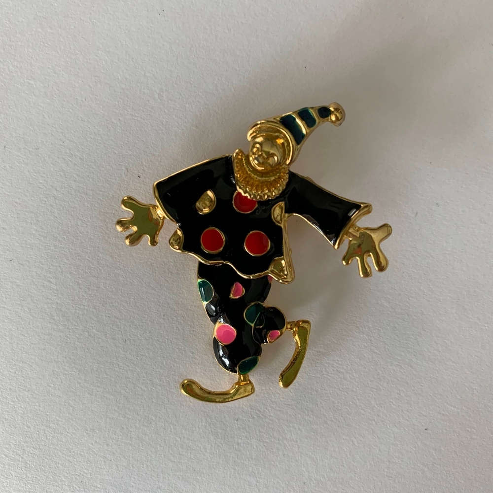 Clown pin